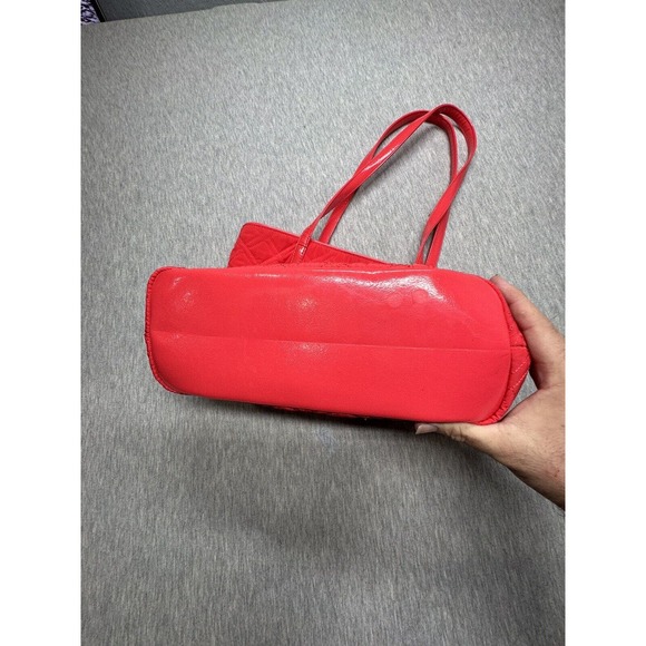VERA BRADLEY SMALL TRIMMED VERA TOTE TANGO RED MICROFIBER RETIRED SIGNATURE - Picture 4 of 6